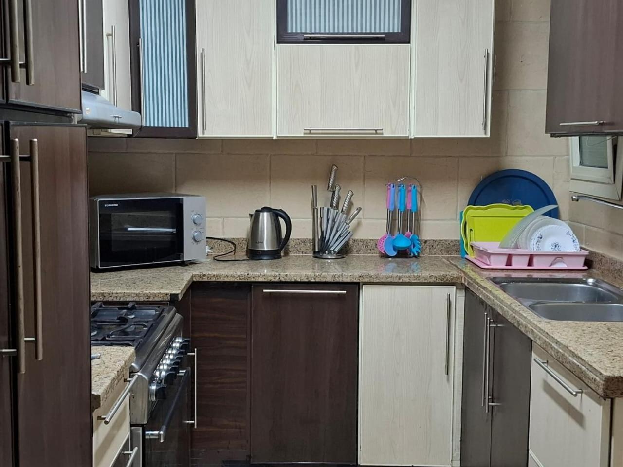كمبوند سيتي تاورز البوشي Apartment Кайро Екстериор снимка